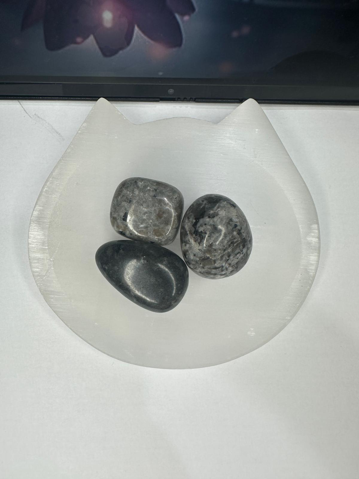 Yooperlite Tumble Stone (Glows Under UV Light)