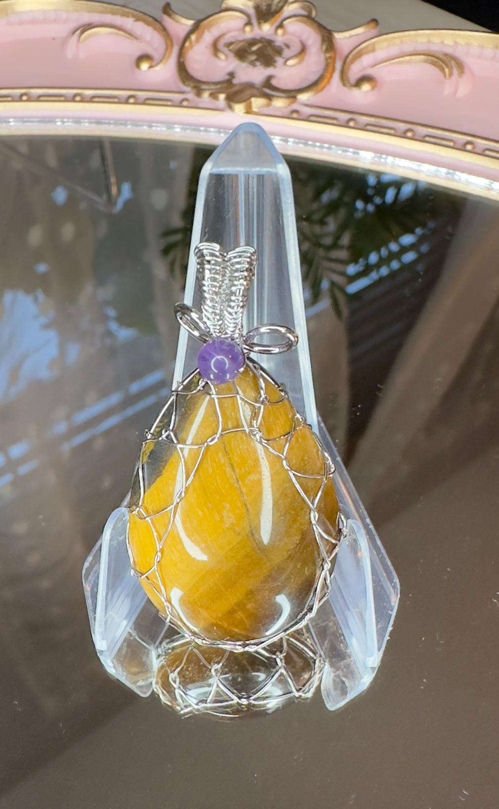 Tiger’s Eye Pendant with amethyst – courage, focus & protection